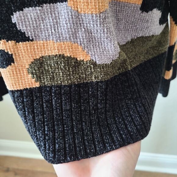 Lisa Todd Women's Camo Round Neck Sweater Size Large Chenille Soft Comfy NEW NWT - Picture 4 of 14